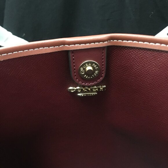 NWT COACH Peanuts Snoopy Tote bag! - Picture 12 of 12